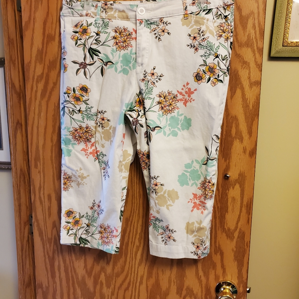 CAPRI'S WOMEN'S SIZE 18